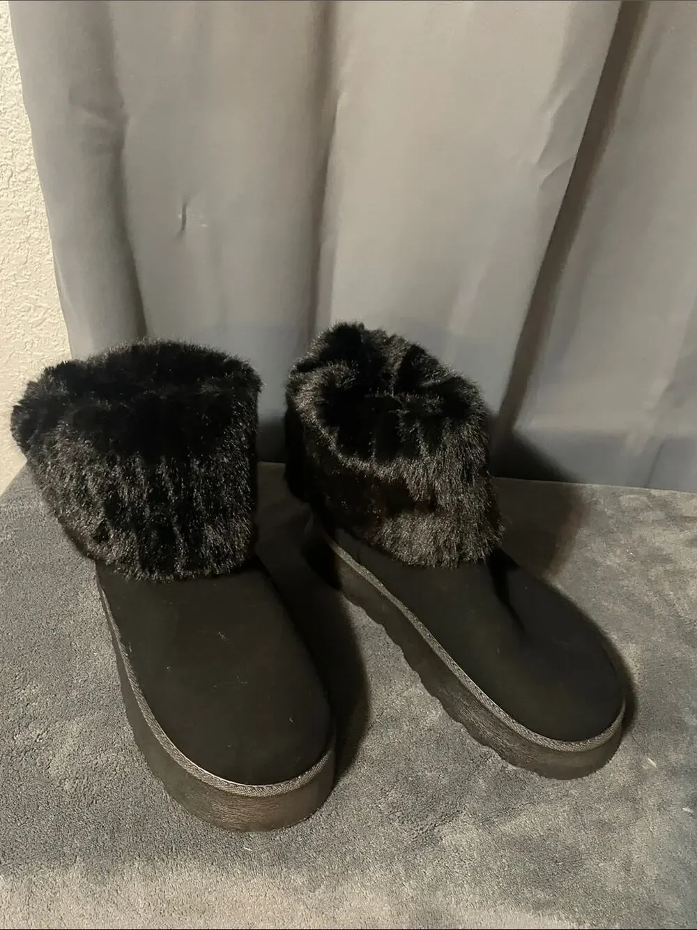 Women’s Black Faux Fur Snow Boots - Cozy Winter Style